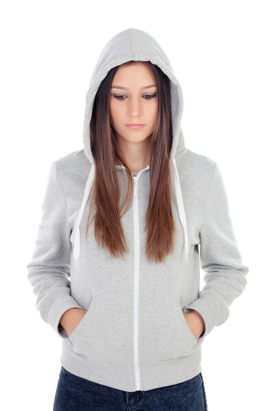 Грустная девочка-подросток в серой толстовке в капюшоне
