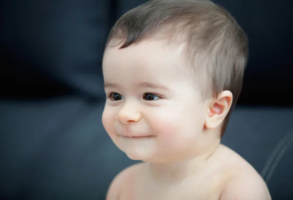 Porträt eines süßen Babys, das lächelt — Stockfoto