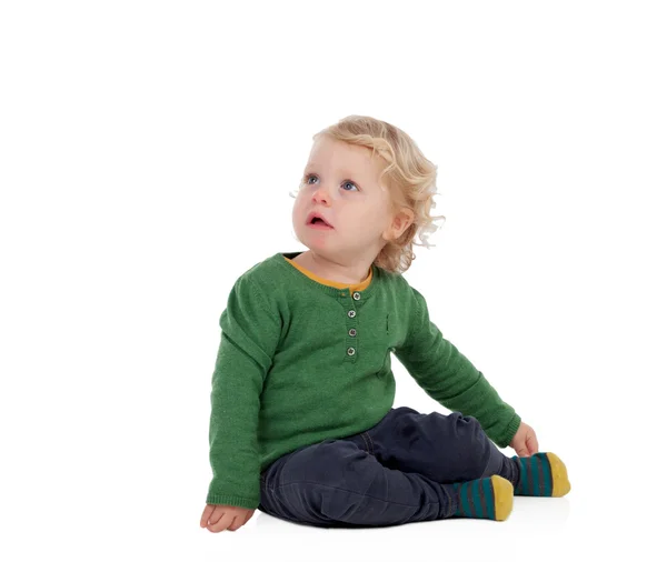 Adorável bebê loiro sentado no chão — Fotografia de Stock