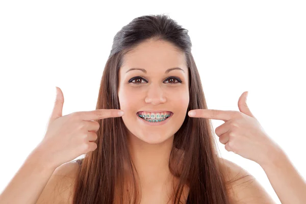 Atractiva joven mujer señalando sus corchetes — Foto de Stock