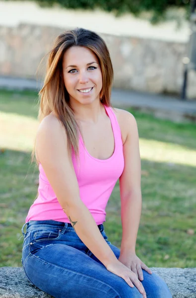 Cool young woman in the park — Stock Photo, Image