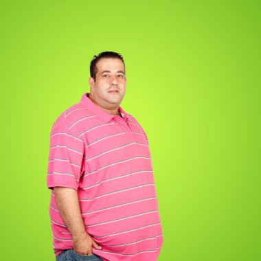 Şişman adamla mutlu pembe gömlek 