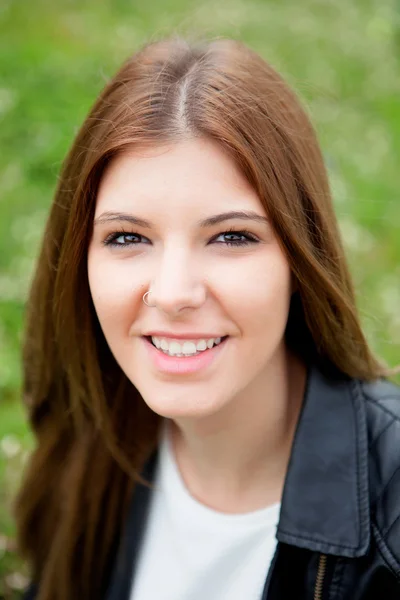 Cool pretty woman relaxed at the park — Stock Photo, Image