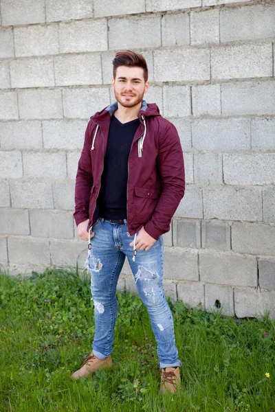 Casual cool young man with beard — Stock Photo, Image