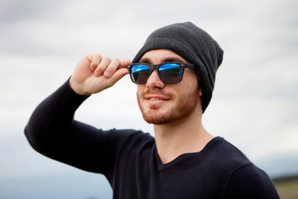 Handsome cool young man with sunglasses — Stock Photo, Image