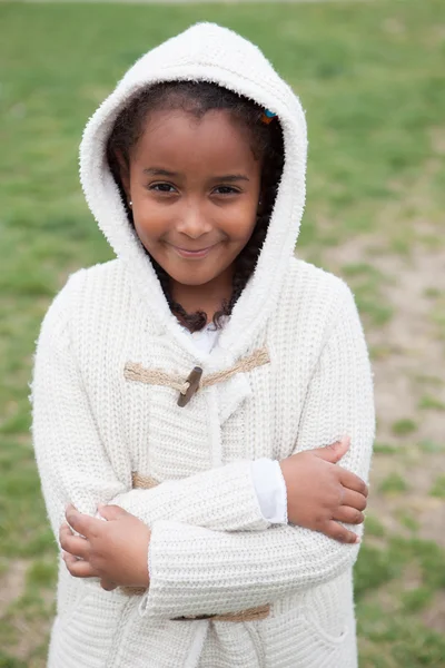 Chica bastante africana con ropa de invierno — Foto de Stock