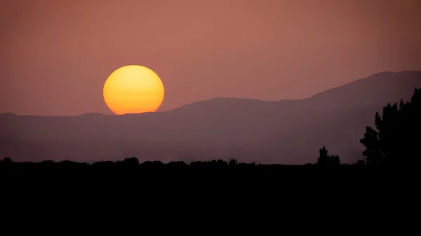 Bel tramonto con sfumature — Foto Stock