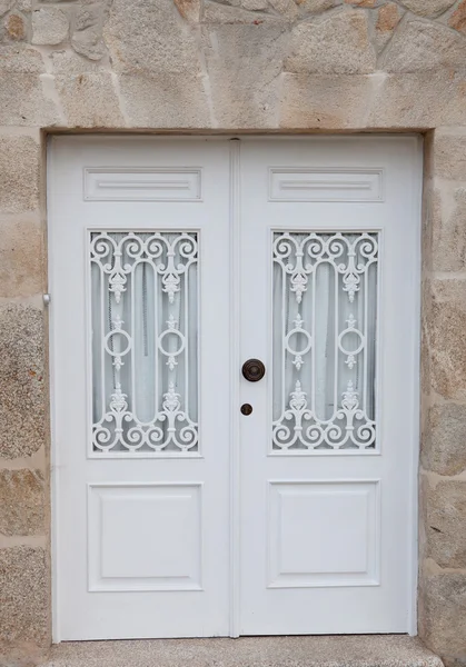 Piękne białe drzwi — Zdjęcie stockowe