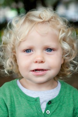 Curl saç ile küçük oğlu