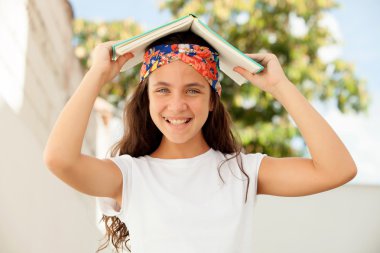 Öğrenci kız kitap