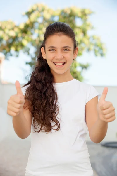 Dospívající dívka ukazuje palec — Stock fotografie