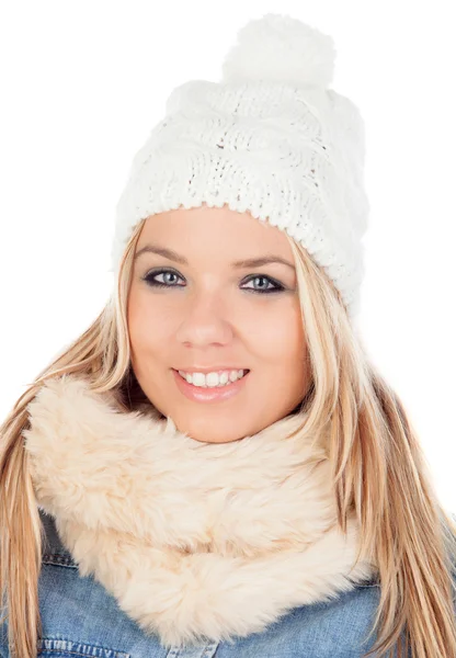 Χαριτωμένο ξανθό κορίτσι με χειμωνιάτικα ρούχα — Φωτογραφία Αρχείου