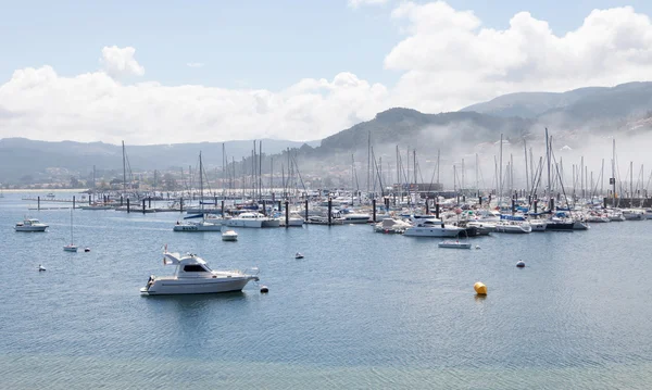 Bayona Puerto deportivo con veleros —  Fotos de Stock