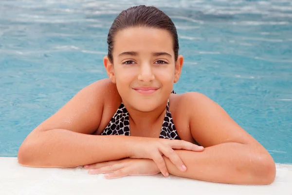 Child girl swimming in the pool — Stock Photo, Image