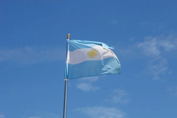 Argentiniens Flagge weht im Mast — Stockfoto
