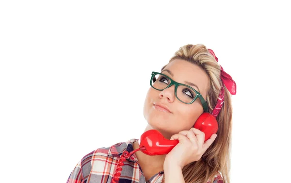 Ładny blond dziewczyna rozmawia przez telefon — Zdjęcie stockowe