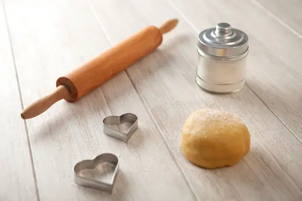 Ingrédients et ustensiles pour cuisiner les biscuits — Photo