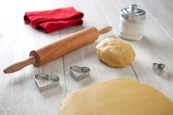 Ingredientes e utensílios para cozinhar bolachas — Fotografia de Stock