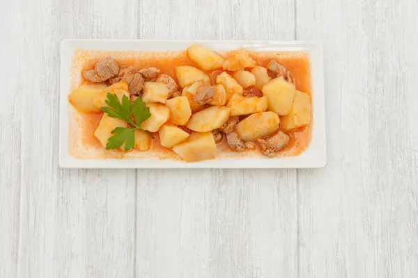 Delicioso plato de patatas cocidas con carne —  Fotos de Stock