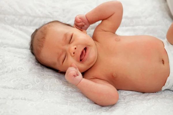 Newborn baby girl crying — Stock Photo, Image