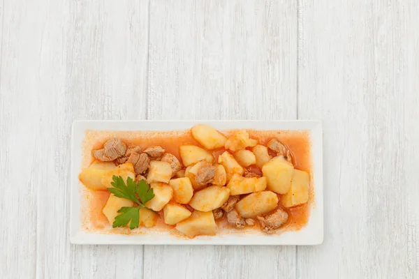 Lahodné jídlo vařené brambory s masem — Stock fotografie
