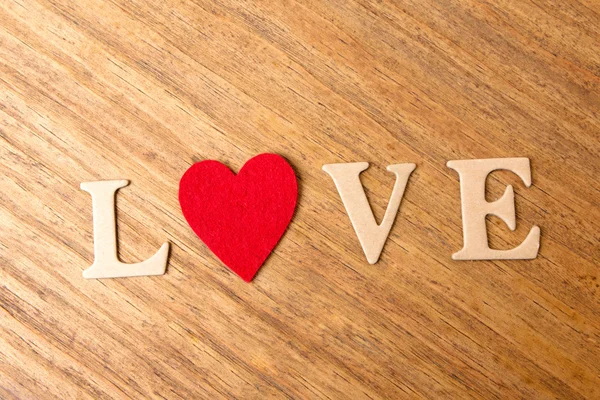Καρδιά ως γράμμα O στη λέξη αγάπη — Φωτογραφία Αρχείου