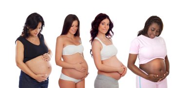 Dört anneler karınlarını okşayarak 