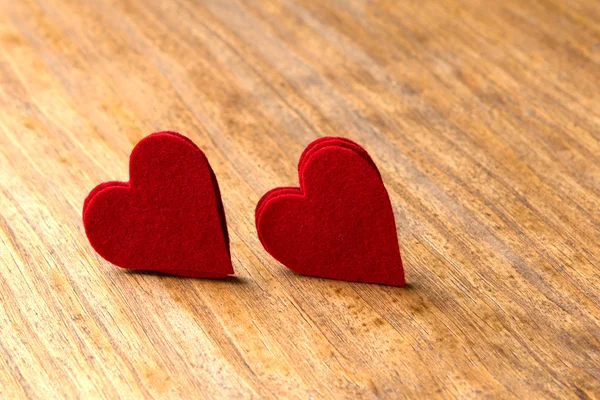 Valentine καρδιές σε ξύλινα φόντο — Φωτογραφία Αρχείου