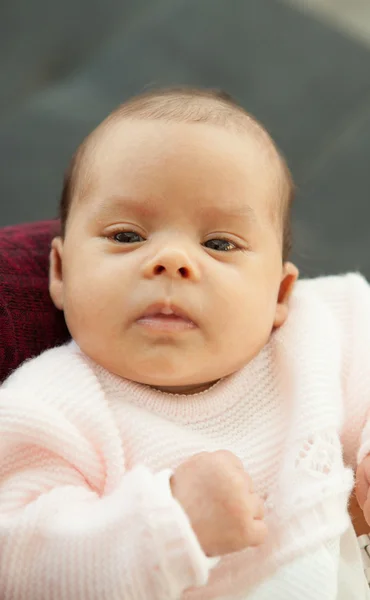 Bellissimo bambino con gli occhi aperti — Foto Stock