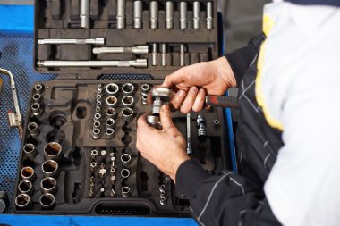 İngiliz anahtarlı el.