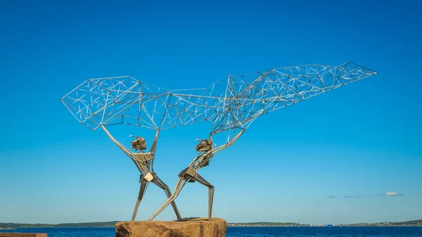 Fishermen sculpture on Onega lake embankment — Stock Image Fishermen sculpture on Onega lake embankment Stock Image