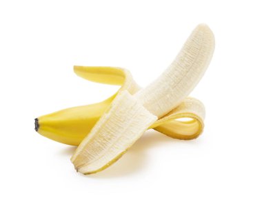 Beyaz arka planda soyulmuş muzlar