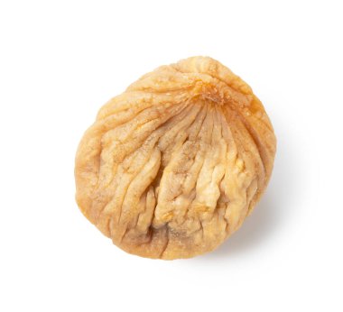 Beyaz arka planda kurumuş incirlerin üst görüntüsü