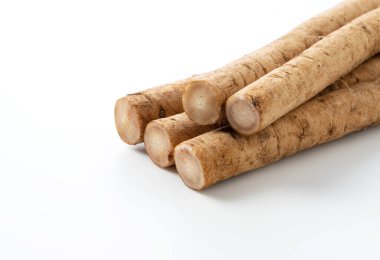 Fotokopi alanı olan beyaz bir arkaplana yerleştirilmiş bir dulavrat otu