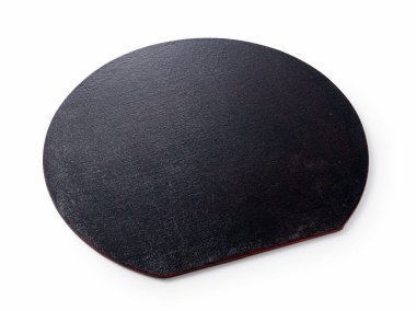 Beyaz arka plana Japon siyah tepsisi yerleştirildi