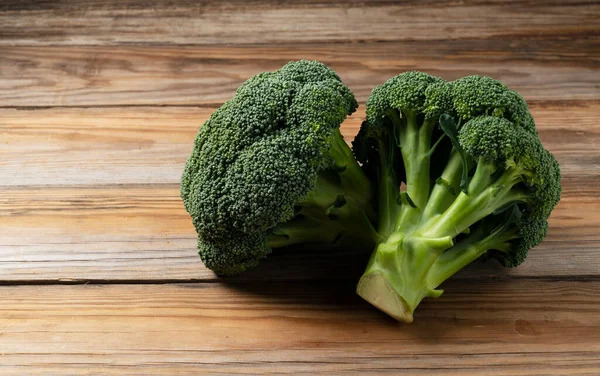 Broccoli Placeras Bakgrunden Ett Träd Med Kopia Utrymme — Stockfoto