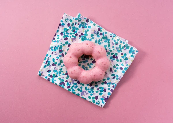 Rosafarbene Donuts Auf Rosa Hintergrund Blick Von Oben — Stockfoto