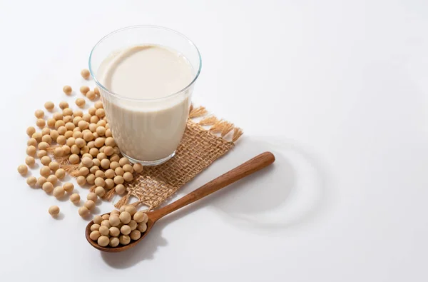 Lait Soja Soja Dans Verre Une Cuillère Bois Sur Fond — Photo