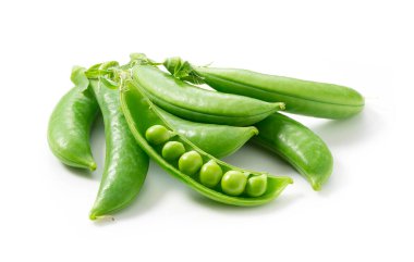 Beyaz arka planda bir sürü bezelye.