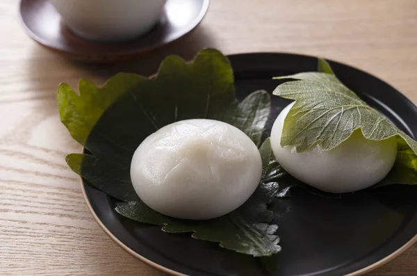 Kashiwa Mochi Green Tea Table — Stock Photo, Image