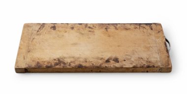 Beyaz arka planda iyi kullanılmış eski bir kesme tahtası..