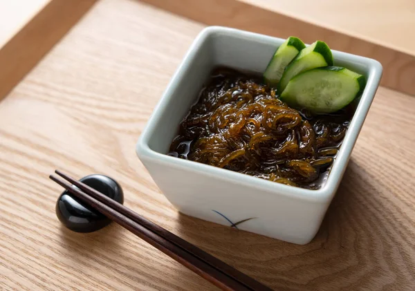 Mozuku Geplaatst Een Houten Dienblad Het Beeld Van Japans Eten — Stockfoto