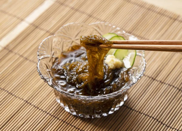 Mozuku Placed Bamboo Wanchong Mat Picking Chopsticks Mozuku Okinawan Delicacy — Stock Photo, Image