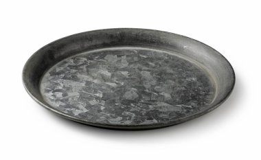 Beyaz arkaplana yerleştirilmiş demir levha.