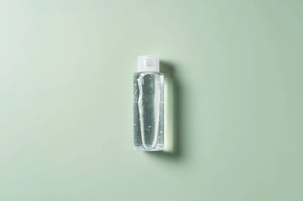 Sanitační Gel Umístěný Pastelově Zeleném Pozadí Pohled Přímo Shora — Stock fotografie