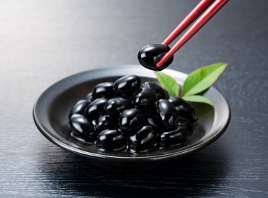 Geleneksel Japon Yeni Yıl Yemeği: Tatlandırılmış Kara soya fasulyesi (Ku