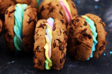 Dondurmalı sandviç. Çikolatalı Kurabiyeli Dondurmalı Sandviç.