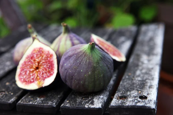 Frische Feigen Food Foto Ganze Und Scheiben Geschnittene Feigen Auf — Stockfoto