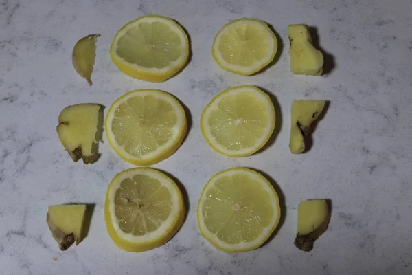 Limón Jengibre Dispuestos Una Línea Foto Alta Calidad — Foto de Stock