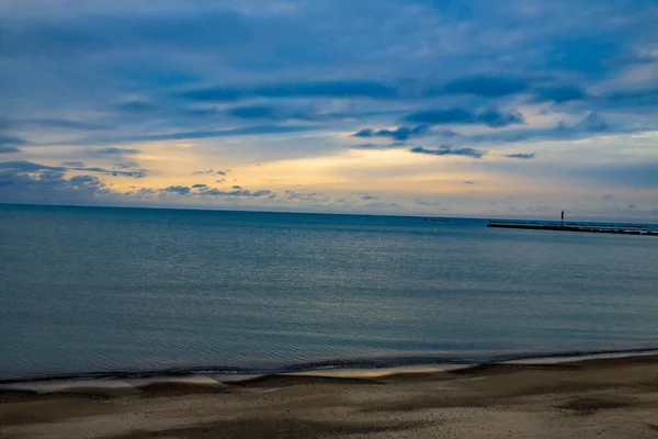 キンカディンビーチ 青い水と穏やかな一日 高品質の写真 — ストック写真